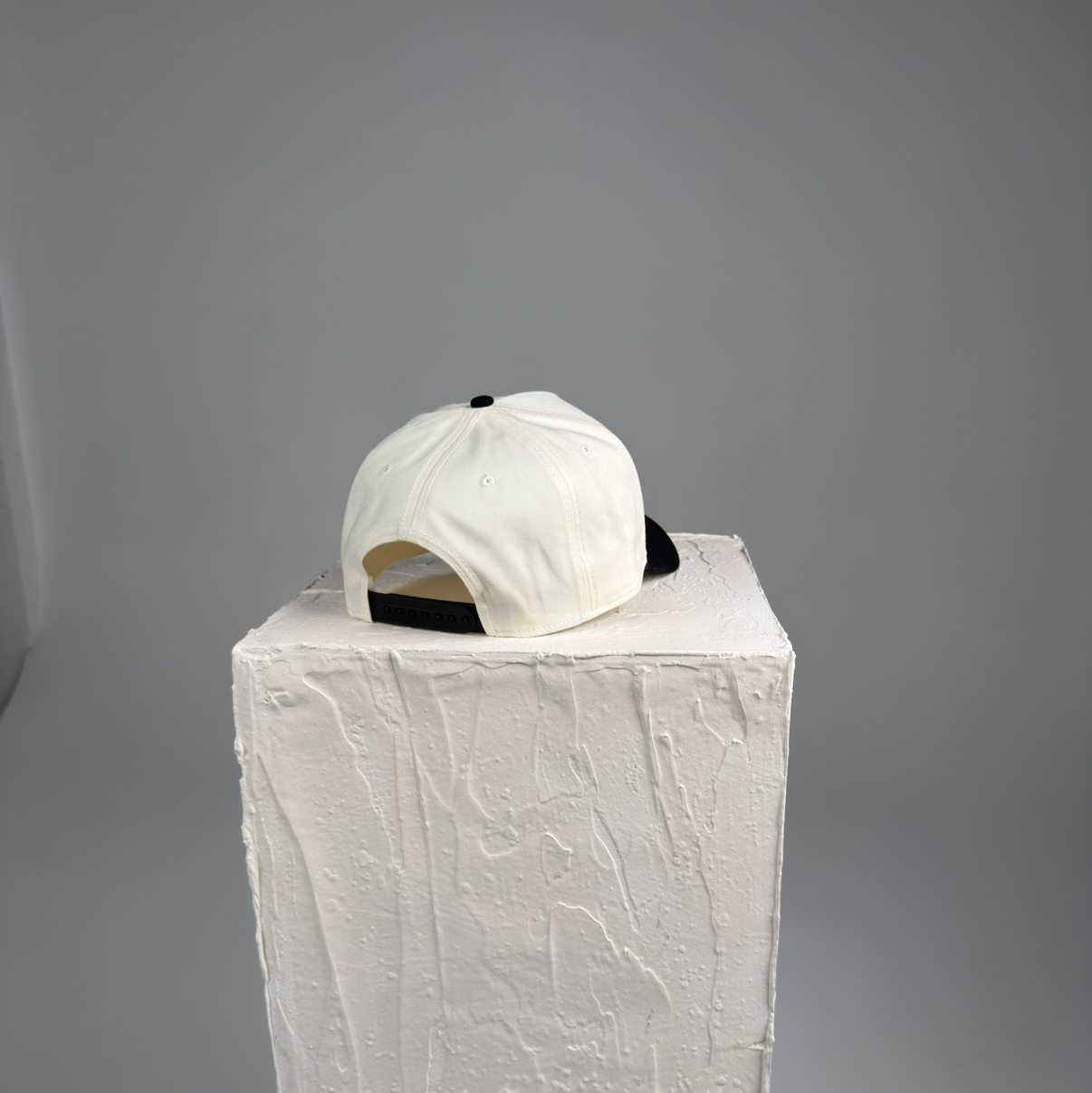 Intial A Logo Cap Natural / Black