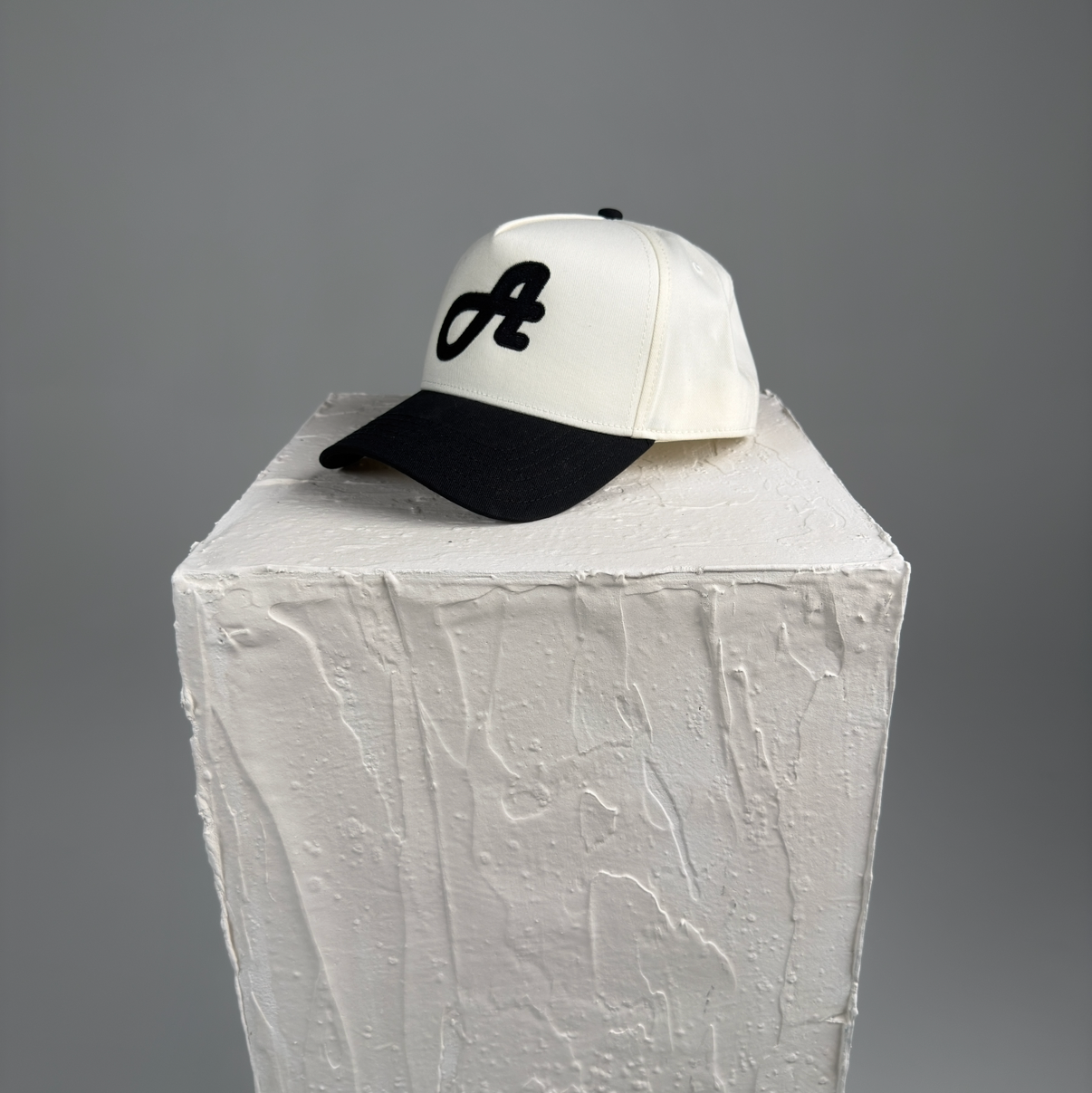 Intial A Logo Cap Natural / Black